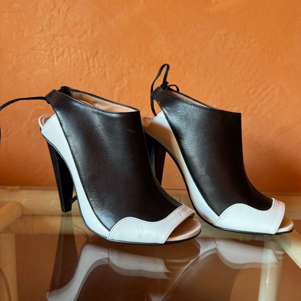 Roland Mouret Two-Tone Leather Slingback Heels Open Toe Size 37